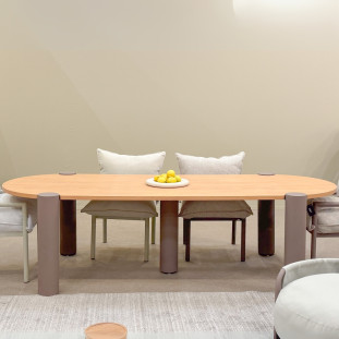 Mesa de Jantar Oval Cápsula
